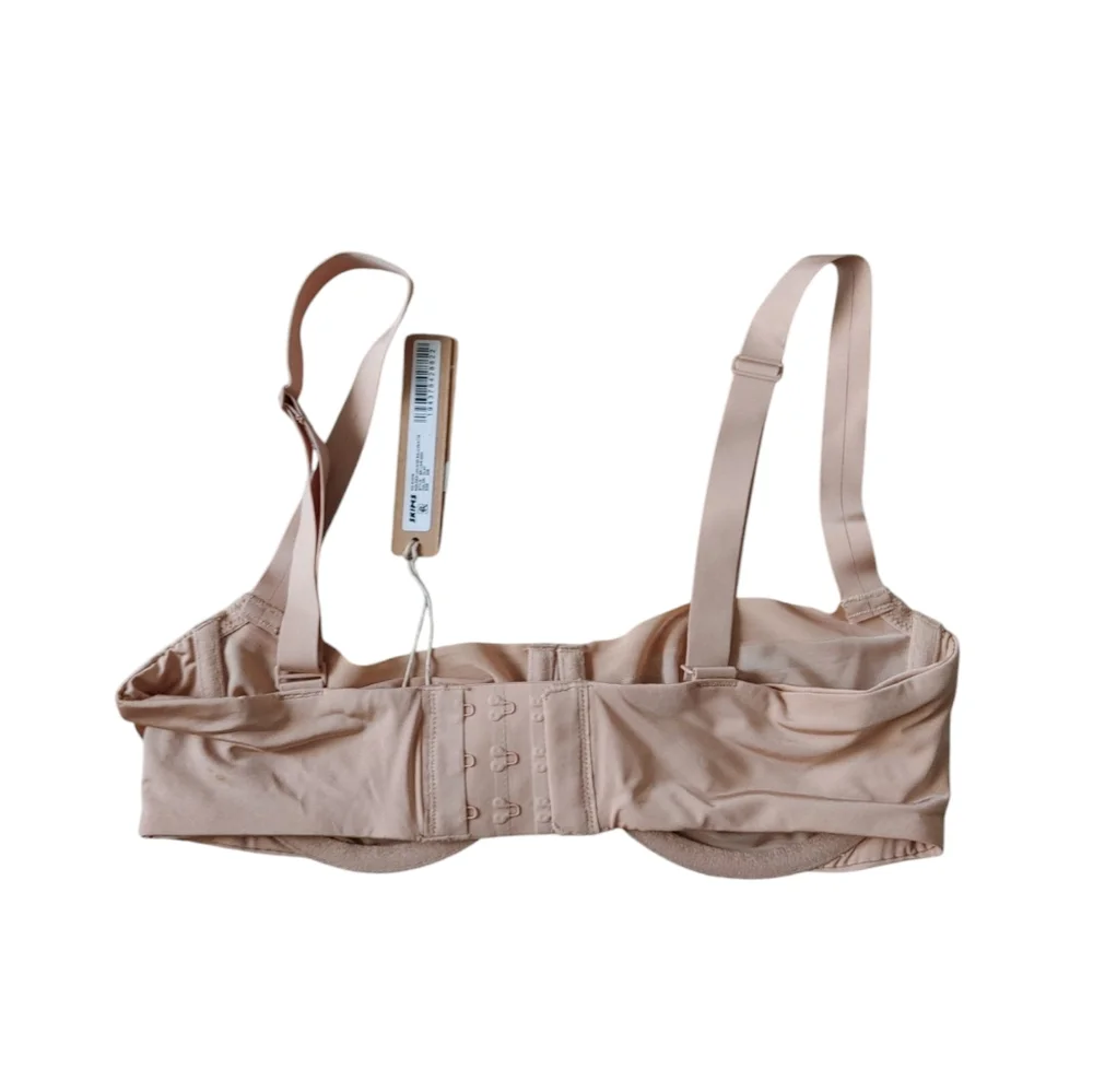 SKIMS No Show Molded Unlined Balconette Bra - Picture 4 of 12